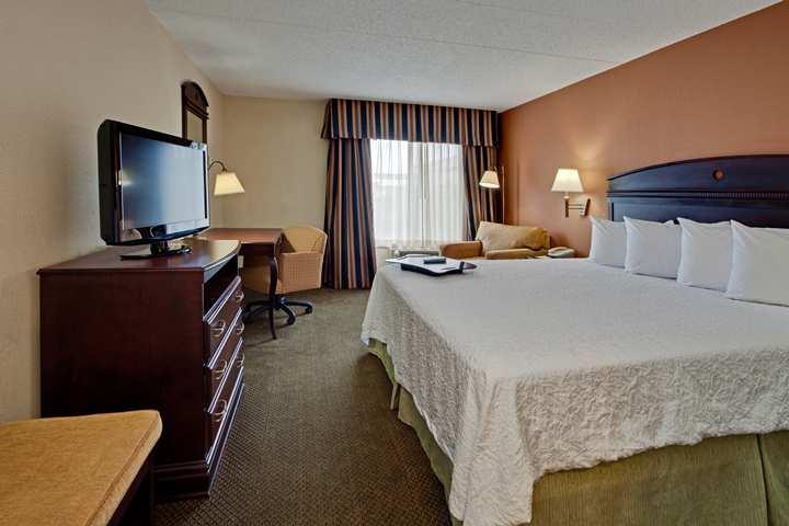 Comfort Inn & Suites Somerset - New Brunswick Стая снимка